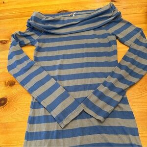 Poof Chic Off-Shoulder Blue and Gray striped fitted women L